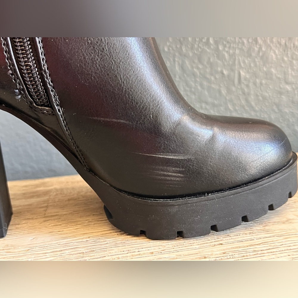 Refresh Black Ankle Boots - Picture 5 of 7